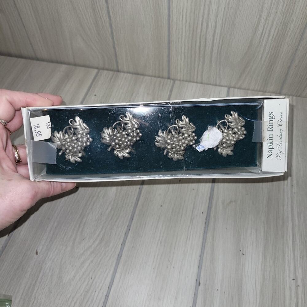 Vtg Pewter 3D Grape Napkin Rings New In Box Lindsey Claire Fruit Dining Table